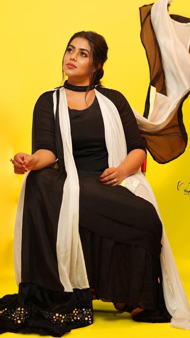 Poorna : நாயகி பூர்ணாவின் ரீசெண்ட் கலக்கல் க்ளிக்ஸ்..!