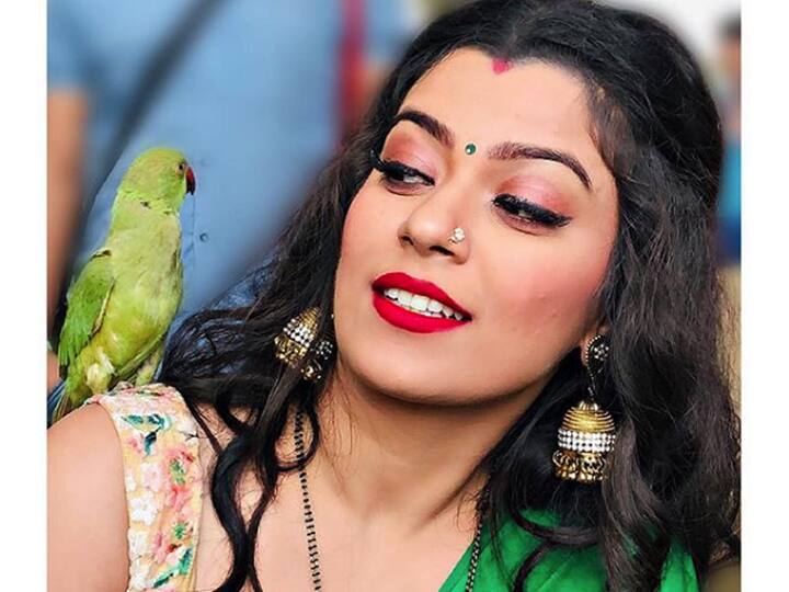 शादी के बाद मांग में सिंदूर लगाए एक्ट्रेस के चेहरे का नूर खिल उठा है.