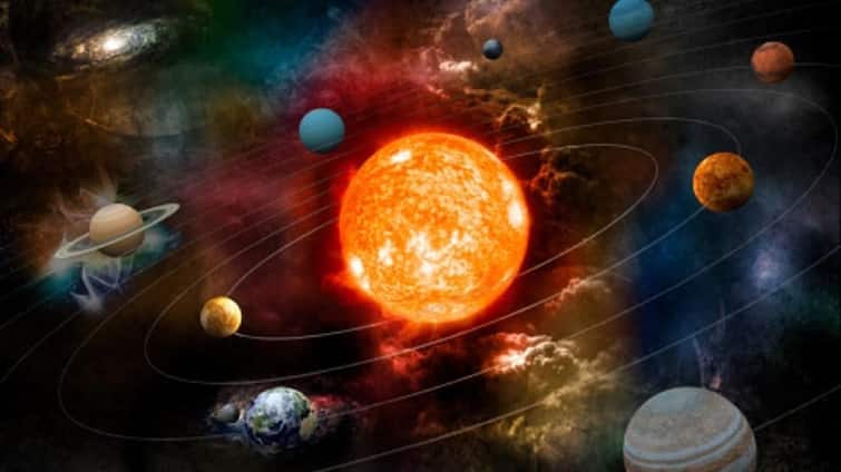 Surya Gochar 2022 On 16 December Sun Transit In Sagittarius These Zodiac Signs People Luck Surya Gochar 2022: 16 ડિસેમ્બરે સૂર્યનું ધનુ રાશિમાં થશે ગોચર, જાણો આપની રાશિ પર શું થશે અસર