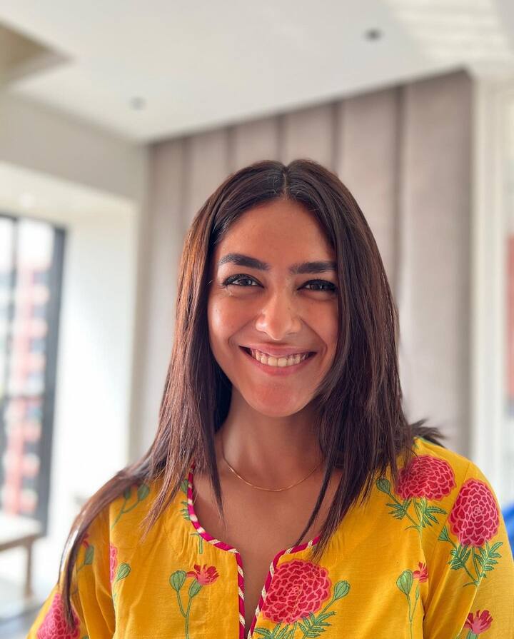 இவர் நடித்த கும் கும் பாக்யா சீரியல் தமிழில் இரு மலர்கள் என  ஒளிபரப்பானது