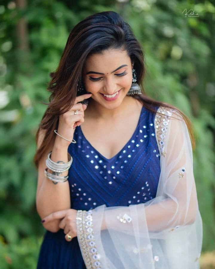అనతికాలంలోనే యాంకర్ గా మంచి గుర్తింపు.Photo Credit@Deepika Pilli/instagram