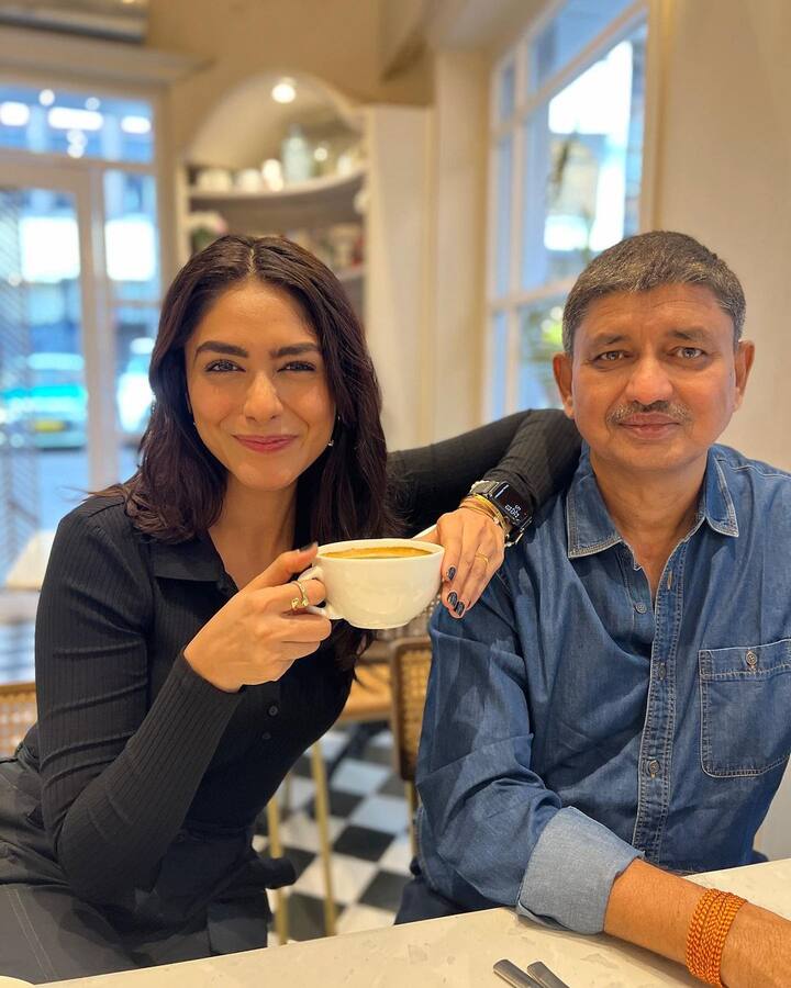 இன்று மிருனால் தனது கூல் சண்டே கிளிக்கை பதிவிட்டுள்ளார்