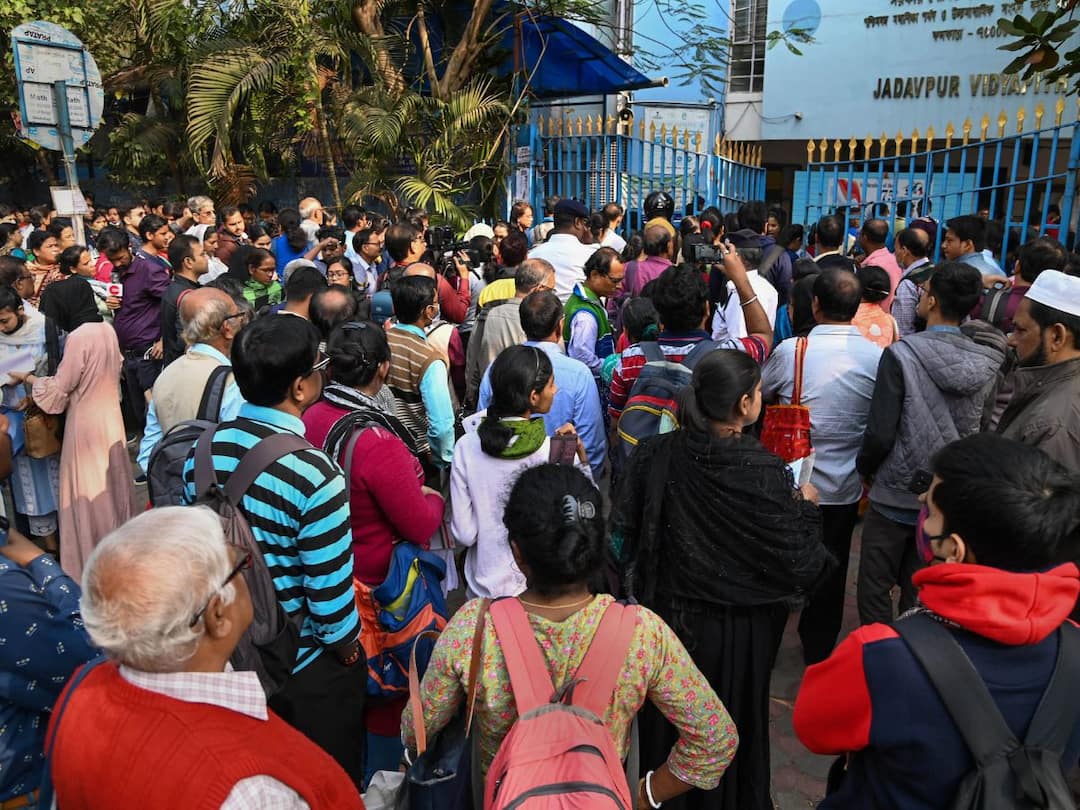 West Bengal TET Exam Held After 5 Years: 7 Lakh Appear, Minister Refutes 'Paper Leak' Report West Bengal TET Exam Held After 5 Years: 7 Lakh Appear, Minister Refutes 'Paper Leak' Report