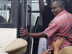 கரூர் மாவட்ட ஆட்சியர் அலுவலகம் முன்பு அடிப்படை வசதி கோரி பிச்சை எடுக்கும் போராட்டம்