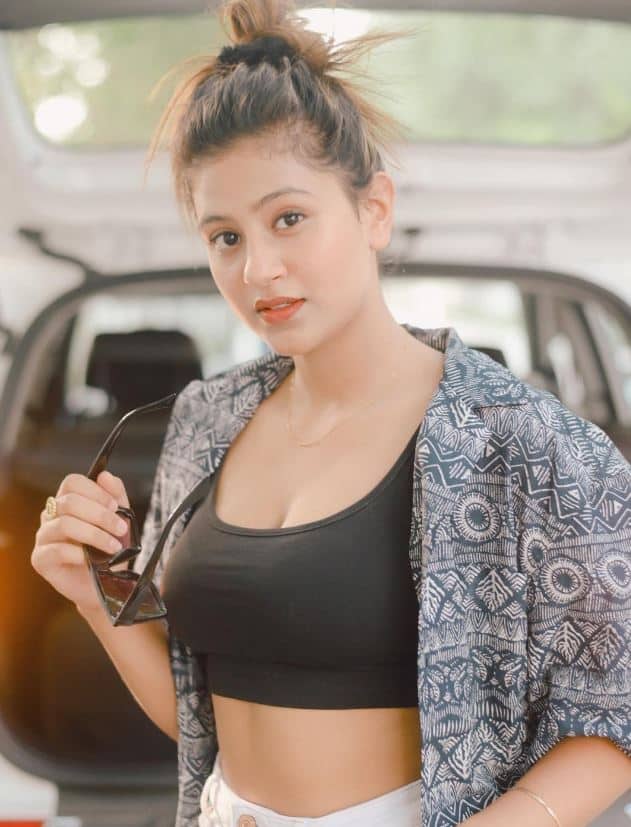 अंजली अरोरा ही एक अभिनेत्री, मॉडेल आणि सोशल मीडिया स्टार आहे.