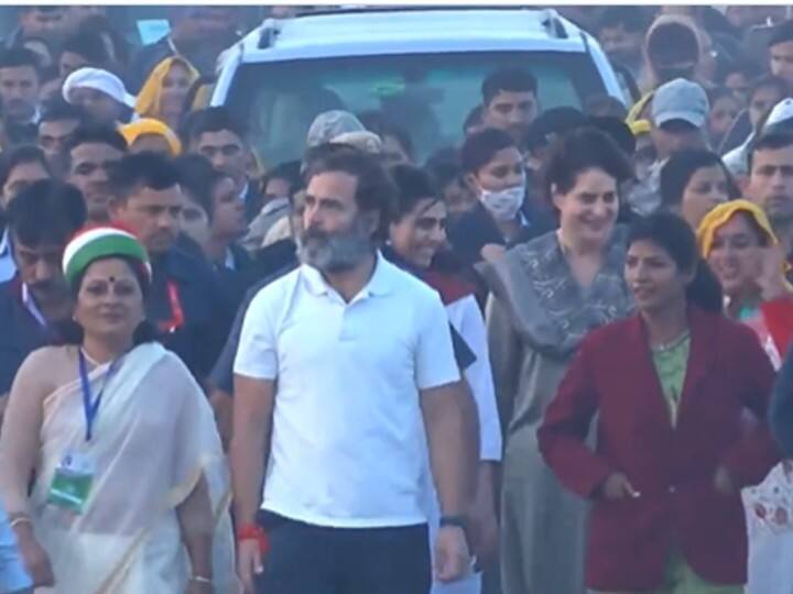 आज 'महिला शक्ति' के नाम रहेगी कांग्रेस की 'भारत जोड़ो यात्रा', प्रियंका और उनकी बेटी मिराया भी मिला रहीं राहुल के साथ कदम Congress named Bharat Jodo Yatra Nari Shakti Pad Yatra today Priyanka Gandhi and her daughter Miraya also join with rahul gandhi आज 'महिला शक्ति' के नाम रहेगी कांग्रेस की 'भारत जोड़ो यात्रा', प्रियंका और उनकी बेटी मिराया भी मिला रहीं राहुल के साथ कदम