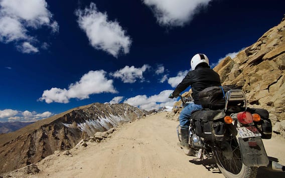 These Gadgets are the best friends of those who travel by bike, there can be problems if they are not there. Bike riding important gadgets, These Gadgets are the best friends of those who travel by bike