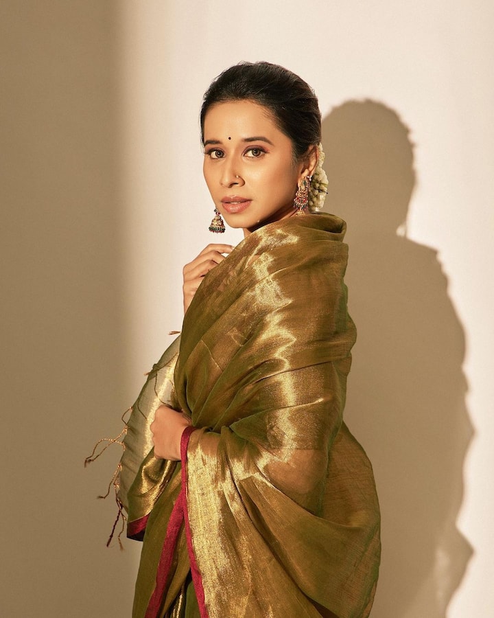 श्रेयाने आजवर अनेक प्रेक्षकांना खळखळून हसायला लावले आहे. तिच्या या विनोदी अभिनयाचे प्रत्येक जण भरभरून कौतुक करतात.(फोटो सौजन्य : shreyabugde/इंस्टाग्राम)