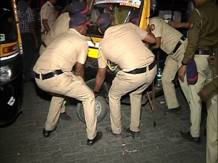 सह पोलीस आयुक्त संदीप कर्णिक हे स्वतः घटनास्थळी दाखल झाले आहेत. याबाबत एबीपी माझाशी बोलताना संदीप कर्णिक म्हणाले आहेत की, पूर्ण पुणे शहरात मोठ्या प्रमाणात वाहतूक कोंडी झाली आहे. त्यांनी (रिक्षा चालकांनी) त्यांचं आंदोलन केलं आहे. मात्र आमची त्यांना विनंती होती की, जनतेला वेठीस धरू नका. आम्ही त्यांना विनंती केली आणि थोडं माग केलं. सध्या तरी ते सहकार्य करत आहेत.