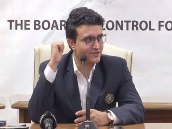 প্রাক্তন ভারত অধিনায়ক ও প্রাক্তন বোর্ড সভাপতি সৌরভ গঙ্গোপাধ্যায় ৫ ম্যাচ খেলে বাংলাদেশের বিরুদ্ধে ৩৭১ রান করেছেন।