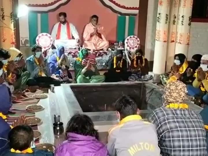 Muzaffarnagar news 80 members convert to Hindu after leave Islam Religion Accusations against Azam Khan ANN Muzaffarnagar News: 80 लोगों ने इस्लाम छोड़कर हिंदू धर्म में की 'घर वापसी', आजम खान पर लगाए गंभीर आरोप