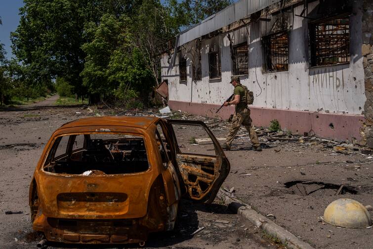 Russia Ukraine War : यूक्रेन के खेरसॉन में रूसी सेना ने दागी ताबड़तोड़ गोलियां, दो की मौत और पांच घायल