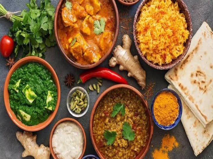 Popular Food of 2022: खाने-खिलाने की बात की जाए तो यह साल काफी खास रहा. साल भर गूगल पर कई डिशेज़ को सर्च किया जाता रहा. जानते हैं ऐसे फूड्स के बारे में जो गूगल सर्च में टॉप पर रहे हैं.
