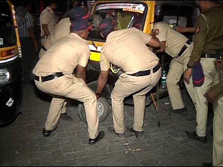 यावेळी बोलताना ते म्हणाले आहेत की, थोड्याच वेळात रस्त्यावरून रिक्षा हटवण्यात येतील. तसेच जे रिक्षा चालक सहकार्य करत नाही आहे, त्यांच्या विरोधात कायदेशीर कारवाई करण्यात येईल.