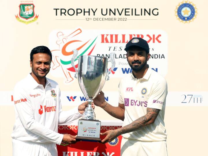 India vs Bangladesh Test Series trophy lifted, Shakib and KL Rahul unveiled IND vs BAN: भारत-बांगलादेश कसोटी मालिकेला 14 डिसेंबरपासून सुरुवात; केएल राहुल- शाकीबकडून ट्रॉफीचं अनावरण
