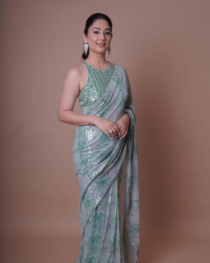 दिशा सोशल मीडियावर खूप सक्रिय राहते आणि जवळजवळ दररोज ती तिच्या चाहत्यांना तिच्या वैयक्तिक आणि व्यावसायिक आयुष्याबद्दल अपडेट करते. (फोटो सौजन्य :dishaparmar/इंस्टाग्राम)