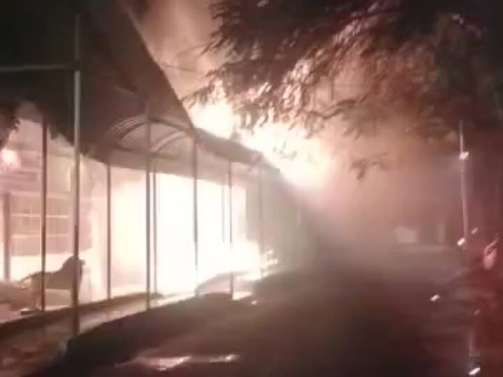 This is the 3rd time this year that a fire broke out at the Salem Government Hospital TNN சேலம் அரசு மருத்துவமனையில் 3வது முறையாக மின்சார ஒயர் அறுந்து விழுந்து தீ விபத்து