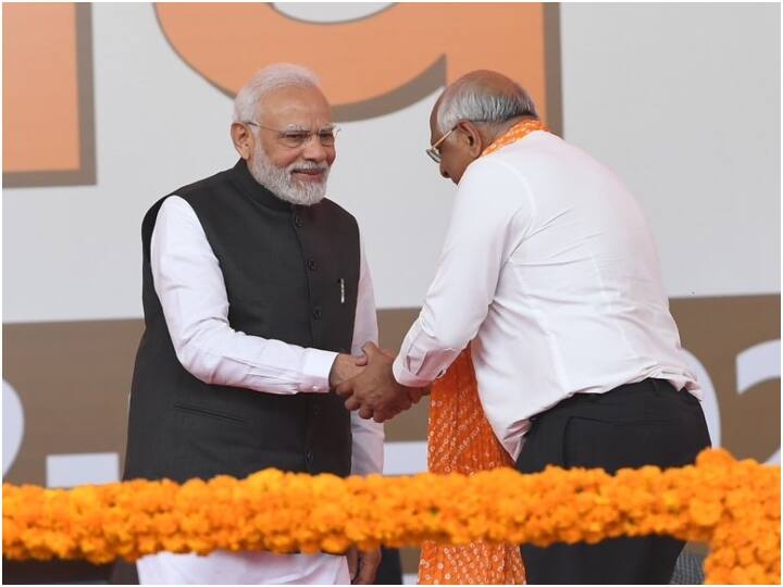 PM Modi Congratulated Bhupendra patel on taking oath as Gujarat CM Gujarat CM Oath Ceremony: पीएम मोदी ने सीएम भूपेंद्र पटेल और नए मंत्रियों को दी बधाई, बोले- गुजरात को नई ऊंचाइयों पर ले जाएगी ये टीम