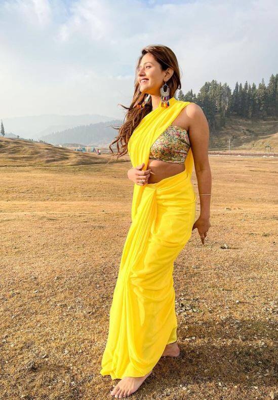 ती दररोज तिचे डान्स आणि कॉमेडी व्हिडिओ सोशल मीडियावर शेअर करत असते.