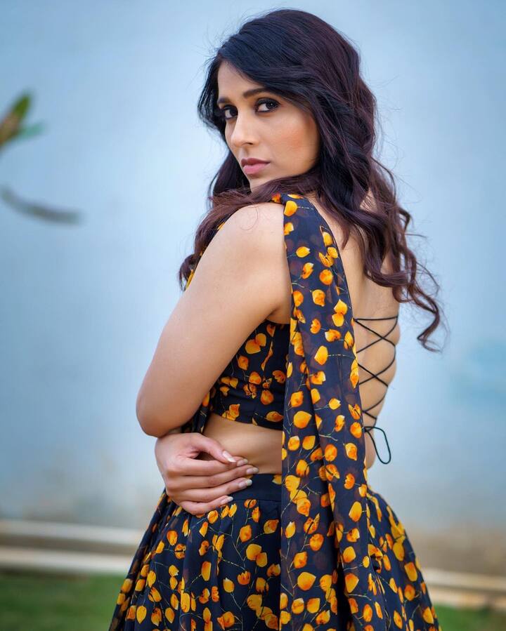 ప్రస్తుతం చేతినిండా సినిమాలతో బిజీ గా ఉంటుంది.Photo Credit@Rashmi Gautam/Instagram