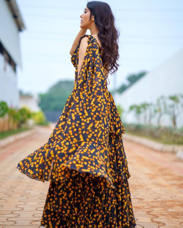 సోషల్ మీడియాలోనూ యాక్టీవ్ గా ఉంటుంది రష్మీ.Photo Credit@Rashmi Gautam/Instagram