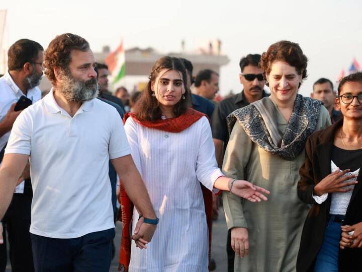 Priyanka Gandhi In Bharat Jodo Yatra: राहुल गांधी यांच्या नेतृत्वाखाली काँग्रेसची भारत जोडो यात्रा सध्या राजस्थानमध्ये पोहोचली आहे. या यात्रेत आज प्रियंका गांधी, त्यांचे पती रॉबर्ट वाड्रा आणि त्यांची मुलगी देखील सहभागी झाली.