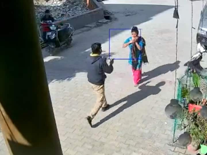 गाबाद में दिन-दहाड़े हुई लूट, बंदूक के बल पर दिया अंजाम, देखें वीडियो