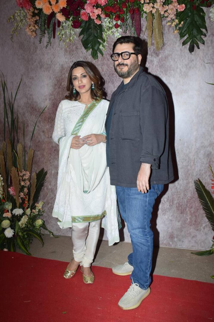 इसके अलावा 90 के दशक की दमदार एक्ट्रेस सोनाली बेंद्रे भी गुनीत की शादी से पहले इस पार्टी में शिरकत करने पहुंची हैं.