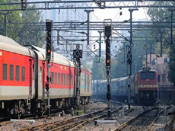 नियमों के अनुसार अगर किसी यात्री का सामान रेलवे परिसर या ट्रेन से चोरी होता है तो वह दावा करके उस सामान का मुआवजा रेलवे से ले सकता है.