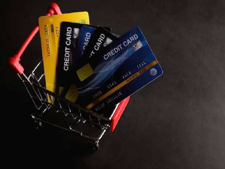 Credit Card Payment Rule RBI New Guideline Allows 3 Days Post Deadline To Clear Dues Credit Card Bill Payment: क्रेडिट कार्ड बिल पेमेंट करने में हो गई है देरी तो जुर्माने को लेकर न हो परेशान! RBI के इस नियम से नहीं लगेगी पेनल्टी