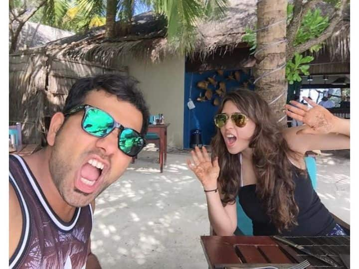 Rohit Sharma and Ritika Sajdeh : भारताचा कर्णधार रोहित शर्मा आणि रितिका सजदेह यांच्या लग्नाचा आज वाढदिवस असून 2015 मध्ये दोघेही लग्नबंधनात अडकले होते.