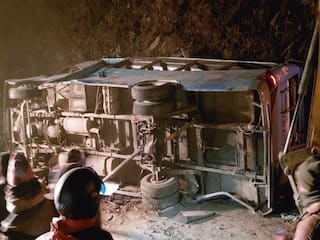 Nepal Accident: நேபாளத்தில் பேருந்து கவிழ்ந்து விபத்து: 13 பேர் உயிரிழப்பு...! 20 பேர் காயம்..!