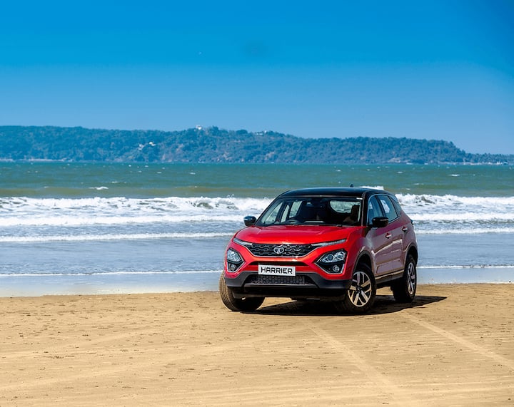 टाटा अपनी हैरियर एसयूवी का फेसलिफ्ट वर्जन पेश करने वाली है. इस कार में बड़े बदलाव के रूप में एडवांस ड्राइवर असिस्ट सिस्टम यानि ADAS मिलेगा. साथ ही इसके इंटीरियर में कई बदलाव मिल सकते हैं. इसमें मौजूदा मॉडल जैसा ही पावरट्रेन मिलेगा.