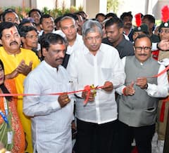 PHOTO:  चंद्रकांत पाटलांनी उद्घाटन केलेल्या वंदे मातरम सभागृहात खैरेंच पूजन