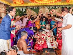 Celebrities at Wedding: தயாரிப்பாளர் தனஞ்செயனின் இல்லத் திருமண விழா..நடிகர் சிவகுமார் தலைமையில் டும் டும் டும்!