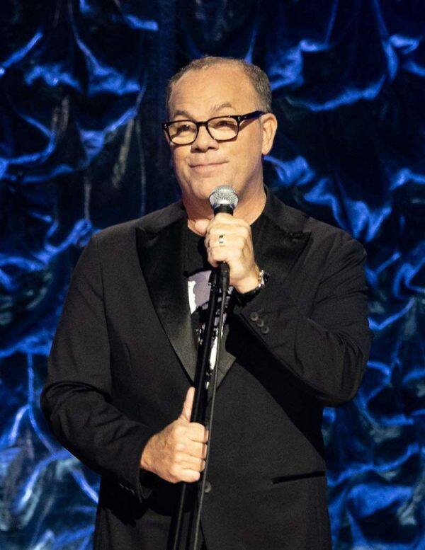 TOM PAPA: WHAT A DAY! – अगर आपको सेबस्टियन मानिकेल्को की स्टैंड-अप कॉमेडी पसंद आई तो आपके लिए एक और ट्रीट तैयार है. नेटफ्लिक्स पर 13 दिसंबर को एक और कॉमिक स्टैंड-अप स्पेशल आने वाला है. जिसमें अमेरिकी कॉमेडियन टॉम पापा हैं.