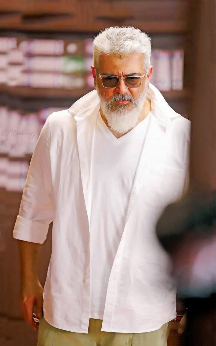 திரையரங்க விநியோக உரிமையை ரெட் ஜெயன்ட் மூவிஸ் நிறுவனம் கைப்பற்றியுள்ளது