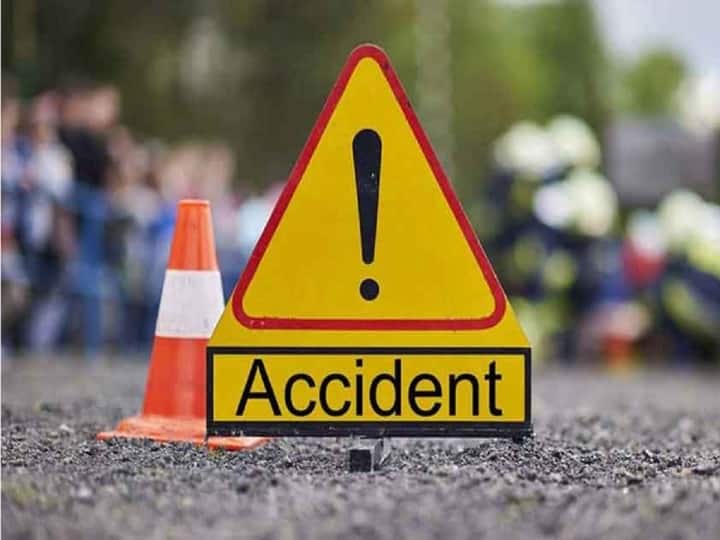 Badaun Road Accident: बदायूं में खाई में गिरी अनियंत्रित स्कूल बस, 12 से ज्यादा बच्चे घायल, हादसे के बाद दिखा अभिभावकों का गुस्सा Uttar Pradesh Badaun Bisauli Road Accident Uncontrolled school bus fell into ditch and 12 children injured Badaun Road Accident: बदायूं में खाई में गिरी अनियंत्रित स्कूल बस, 12 से ज्यादा बच्चे घायल, हादसे के बाद दिखा अभिभावकों का गुस्सा