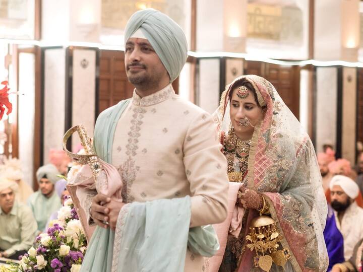निर्माता गुनीत मोंगा हाल ही में अपने मंगेतर सनी सिंह के साथ शादी के बंधन में बंधी हैं. दोनों ने आनंद कारज सेरेमनी से एक-दूजे का हाथ थामा है. इनसे पहले भी कई सेलेब्स इस रीति-रिवाज से शादी कर चुके हैं.