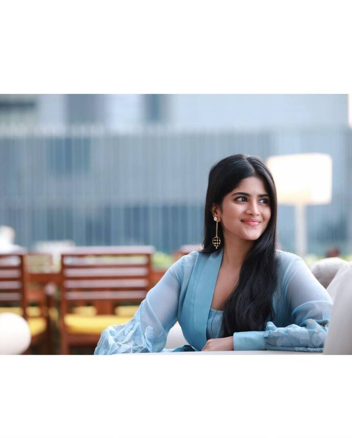 చేతిలో అరడజనుకి పైగా సినిమాలు ఉన్నా కూడా ఇప్పటి వరకి స్టార్ డమ్ దక్కలేదు. Image Credit : Megha Akash/Instagram