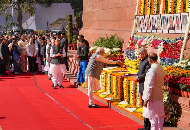 संसदेवर हल्ला करून सर्व खासदार आणि मंत्र्यांना ओलीस ठेवण्याची दहशतवाद्यांची योजना होती. परंतु जवानांच्या सतर्कतेमुळे दहशतवाद्यांचा हा कट फसला होता.