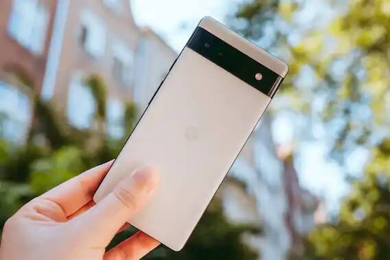 Google Pixel 6a Google Pixel 6a સ્માર્ટફોનમાં 60hz ડિસ્પ્લે, 6.1- ઇંચની FHD+ ડિસ્પ્લે, 12.2MP નો પ્રાઇમરી કેમેરો અને 12MP નો સેકન્ડરી કેમેરો, 8MP નો સેલ્ફી શૂટર કેમેરો, 4410mAh ની બેટરી, 6 GB RAM+ 128 GB સ્ટૉરેજ 29,999 રૂપિયાની કિંમતમાં ઉપલબ્ધ છે.