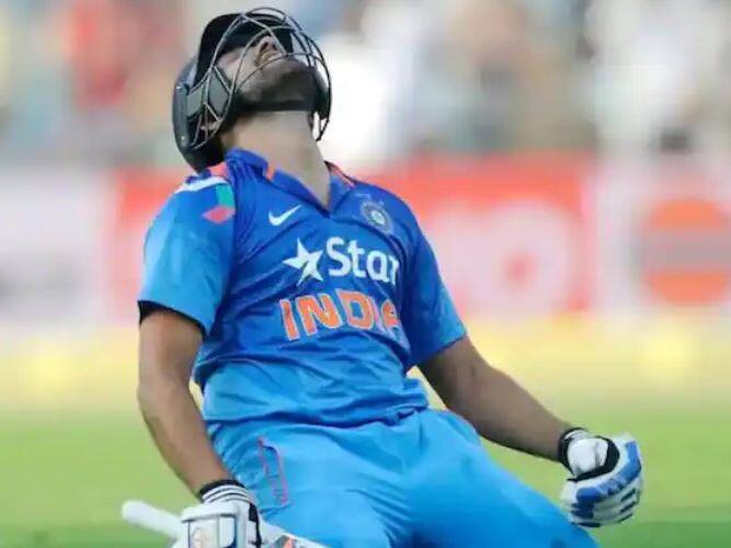 ਰੋਹਿਤ ਸ਼ਰਮਾ ਨੇ ਸ਼੍ਰੀਲੰਕਾ ਖਿਲਾਫ ਆਖਰੀ 10 ਓਵਰਾਂ 'ਚ 110 ਦੌੜਾਂ ਬਣਾਈਆਂ। ਦਰਅਸਲ, ਇਸ ਫਾਰਮੈਟ ਵਿੱਚ ਆਖਰੀ 10 ਓਵਰਾਂ ਵਿੱਚ ਕਿਸੇ ਭਾਰਤੀ ਬੱਲੇਬਾਜ਼ ਦਾ ਇਹ ਸਭ ਤੋਂ ਵੱਡਾ ਸਕੋਰ ਹੈ। ਟੀਮ ਇੰਡੀਆ ਦੇ ਕਪਤਾਨ ਨੇ ਸਾਲ 2014 'ਚ ਇਹ ਕਾਰਨਾਮਾ ਕੀਤਾ ਸੀ।