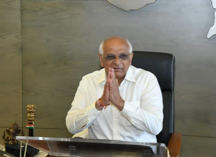Gujarat CM Bhupendra Patel: મુખ્યમંત્રી ભુપેન્દ્ર પટેલ આજે સવારે  પદભાર સંભાળ્યો હતો. આ સમયે તમામ મંત્રીઓ હાજર રહ્યા હતા.