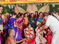 Celebrities at Wedding: தயாரிப்பாளர் தனஞ்செயனின் இல்லத் திருமண விழா..நடிகர் சிவகுமார் தலைமையில் டும் டும் டும்!