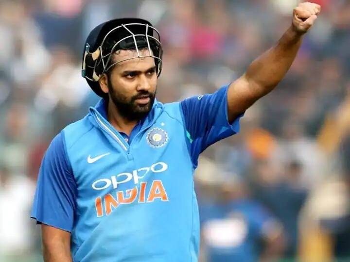 रोहित शर्मा ने साल 2017 में आखिरी 10 ओवर में 107 रन बना डाले थे. यह मैच भारत और श्रीलंका के बीच खेला गया था. यह वनडे फॉर्मेट में टीम इंडिया के लिए आखिरी 10 ओवर में दूसरा सर्वाधिक व्यक्तिगत स्कोर है. (फोटो क्रेडिट- सोशल मीडिया)