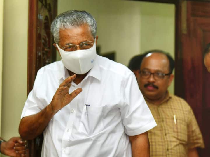 Kerala Assembly has passed a bill to remove the Governor from the post of chancellor of universities Kerala Governor Row: राज्यपाल को चांसलर पद से हटाने के लिए केरल की पिनरई सरकार तैयार, विधानसभा में पारित किया बिल