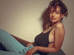 ‘ఖిలాడి’ బ్యూటీ కిర్రాక్ పిక్స్ చూశారా?