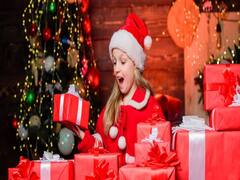 ​Christmas Gifts: बच्चों के लिए क्रिसमस को बनाना है स्पेशल तो उन्हें दें उनकी पसंद के लिए 8 बेहतरीन गिफ्ट्स, चेहरे पर आ जाएगी बड़ी सी मुस्कान