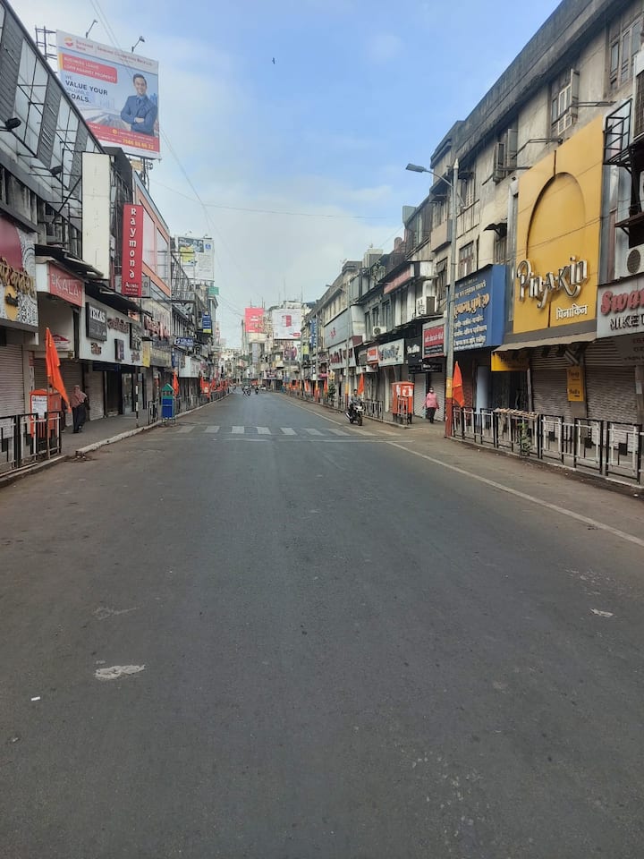 सामाजिक संघटना, कॉंग्रेस, राष्ट्रवादी काँग्रेस, शिवसेना यांनी पुकारलेल्या पुणे बंदचा परिणाम आज दिसून येत आहे.